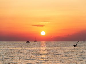 Preview wallpaper sea, sunset, horizon, boats