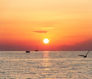 Preview wallpaper sea, sunset, horizon, boats