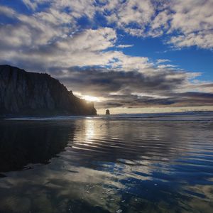 Preview wallpaper sea, sunset, rock, water, birds, beach