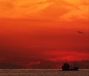 Preview wallpaper sea, sunset, ship, dark, dusk