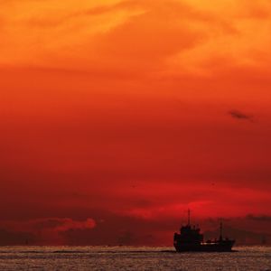 Preview wallpaper sea, sunset, ship, dark, dusk