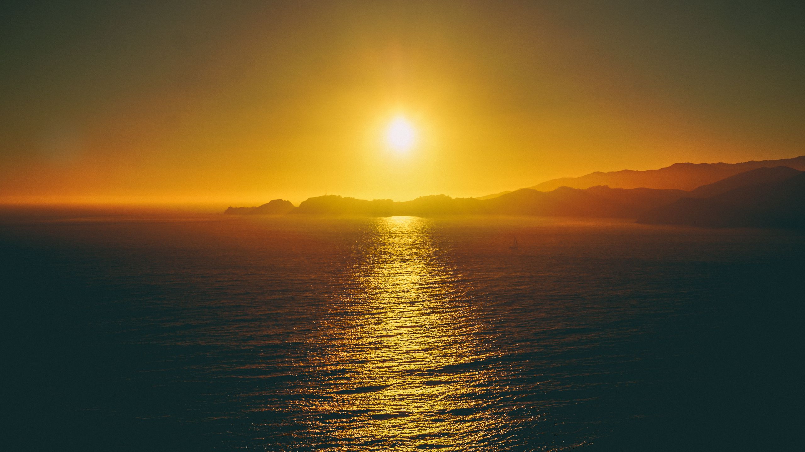 Download wallpaper 2560x1440 sea, sunset, sky widescreen 16:9 hd background