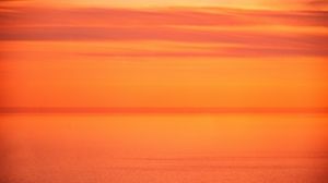 Preview wallpaper sea, sunset, sky, glare, pink
