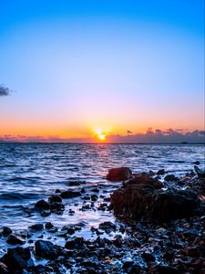 Preview wallpaper sea, sunset, sun, stones, horizon