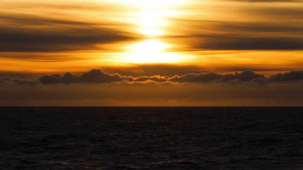 Wallpaper sea, sunset, sun, waves, clouds, dusk
