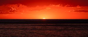 Preview wallpaper sea, sunset, sun, horizon, dusk, dark