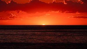 Preview wallpaper sea, sunset, sun, horizon, dusk, dark
