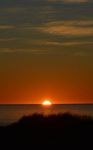 Preview wallpaper sea, sunset, sun, water, dusk, evening