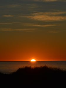 Preview wallpaper sea, sunset, sun, water, dusk, evening