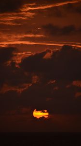 Preview wallpaper sea, sunset, sun, clouds, dark