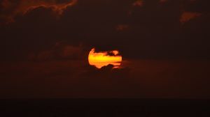 Preview wallpaper sea, sunset, sun, clouds, dark