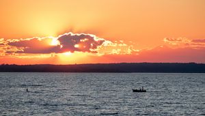 Preview wallpaper sea, sunset, sun, cloud, dusk