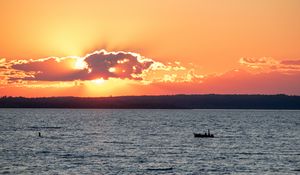 Preview wallpaper sea, sunset, sun, cloud, dusk