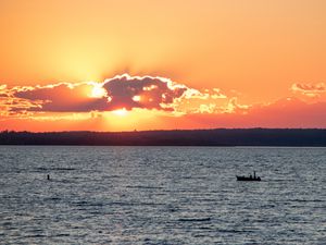 Preview wallpaper sea, sunset, sun, cloud, dusk