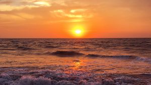 Preview wallpaper sea, sunset, surf, foam, ocean, horizon