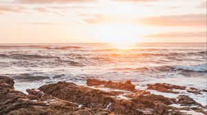 Preview wallpaper sea, sunset, waves, coast, sunlight