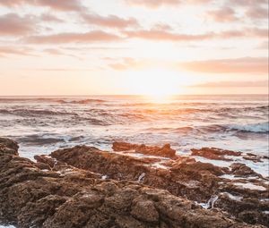 Preview wallpaper sea, sunset, waves, coast, sunlight