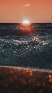 Preview wallpaper sea, sunset, waves, spray, water