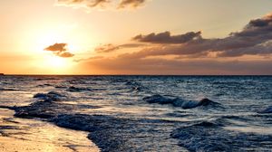 Preview wallpaper sea, sunset, waves, horizon, dusk