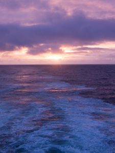Preview wallpaper sea, sunset, waves, water, sun, horizon