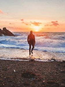 Preview wallpaper sea, surf, alone, sunset, man, solitude, wales, united kingdom