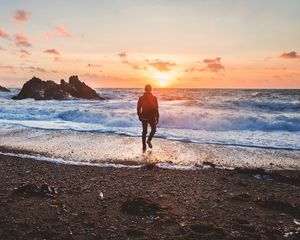 Preview wallpaper sea, surf, alone, sunset, man, solitude, wales, united kingdom