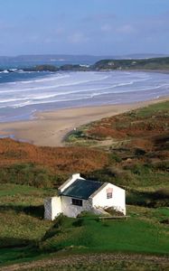 Preview wallpaper sea, surf, building, grass