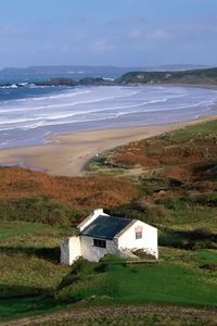 Preview wallpaper sea, surf, building, grass