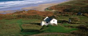 Preview wallpaper sea, surf, building, grass