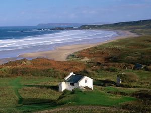 Preview wallpaper sea, surf, building, grass