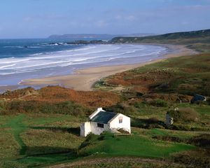 Preview wallpaper sea, surf, building, grass