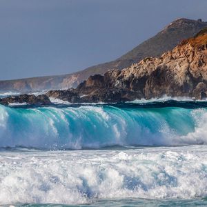 Preview wallpaper sea, surf, spray, rocks