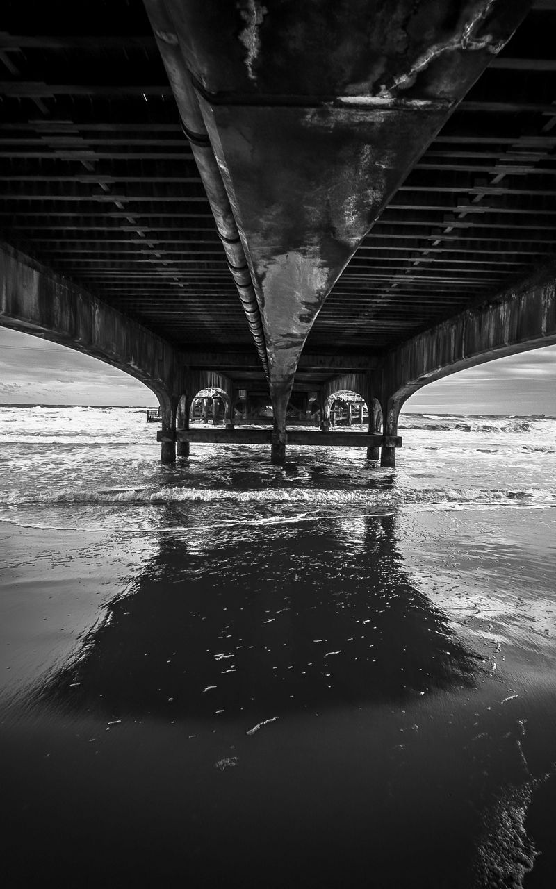 800x1280 Wallpaper sea, water, bridge, bw