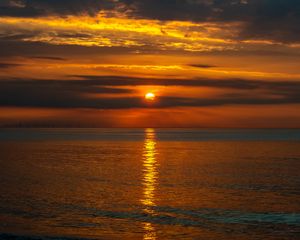 Preview wallpaper sea, water, horizon, sun, clouds, sunset