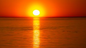Preview wallpaper sea, water, reflection, sun, sunset