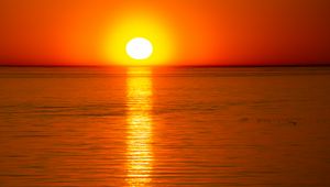 Preview wallpaper sea, water, reflection, sun, sunset