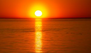Preview wallpaper sea, water, reflection, sun, sunset