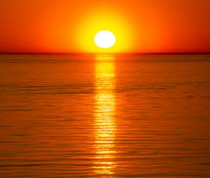 Preview wallpaper sea, water, reflection, sun, sunset