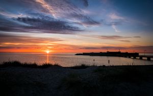 Preview wallpaper sea, water, sun, clouds, sunset, dark