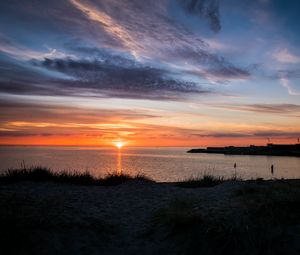Preview wallpaper sea, water, sun, clouds, sunset, dark