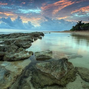 Preview wallpaper sea, water, transparent, coast, bottom, stones, decline, sky, shades