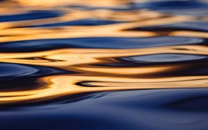Preview wallpaper sea, water, waves, glare, texture