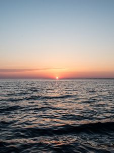 Preview wallpaper sea, water, waves, sun, sunset