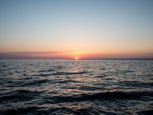 Preview wallpaper sea, water, waves, sun, sunset