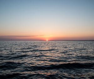 Preview wallpaper sea, water, waves, sun, sunset