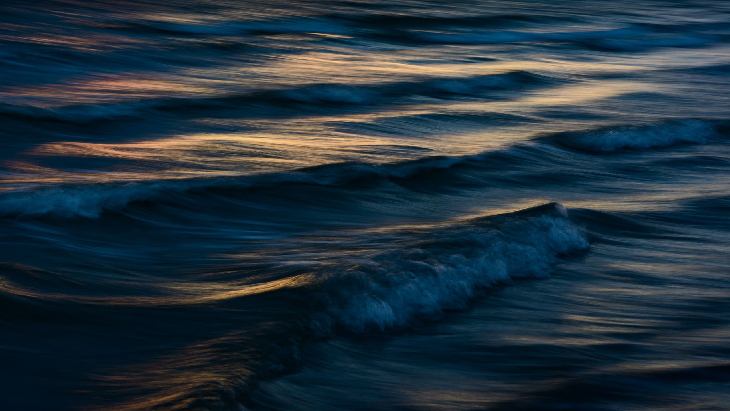 Download wallpaper 2560x1440 sea, water, waves, sunset widescreen 16:9 ...