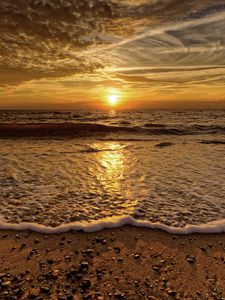 Preview wallpaper sea, wave, beach, horizon, sunset, clouds, foam