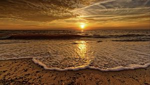 Preview wallpaper sea, wave, beach, horizon, sunset, clouds, foam
