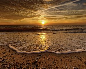 Preview wallpaper sea, wave, beach, horizon, sunset, clouds, foam