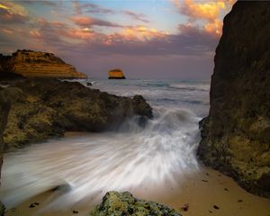 Preview wallpaper sea, wave, splashes, coast, rocks, blow, sand, crack